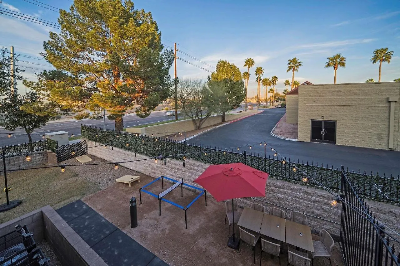La Quinta Inn & Suites By Wyndham Tempe University, Phoenix Hotel