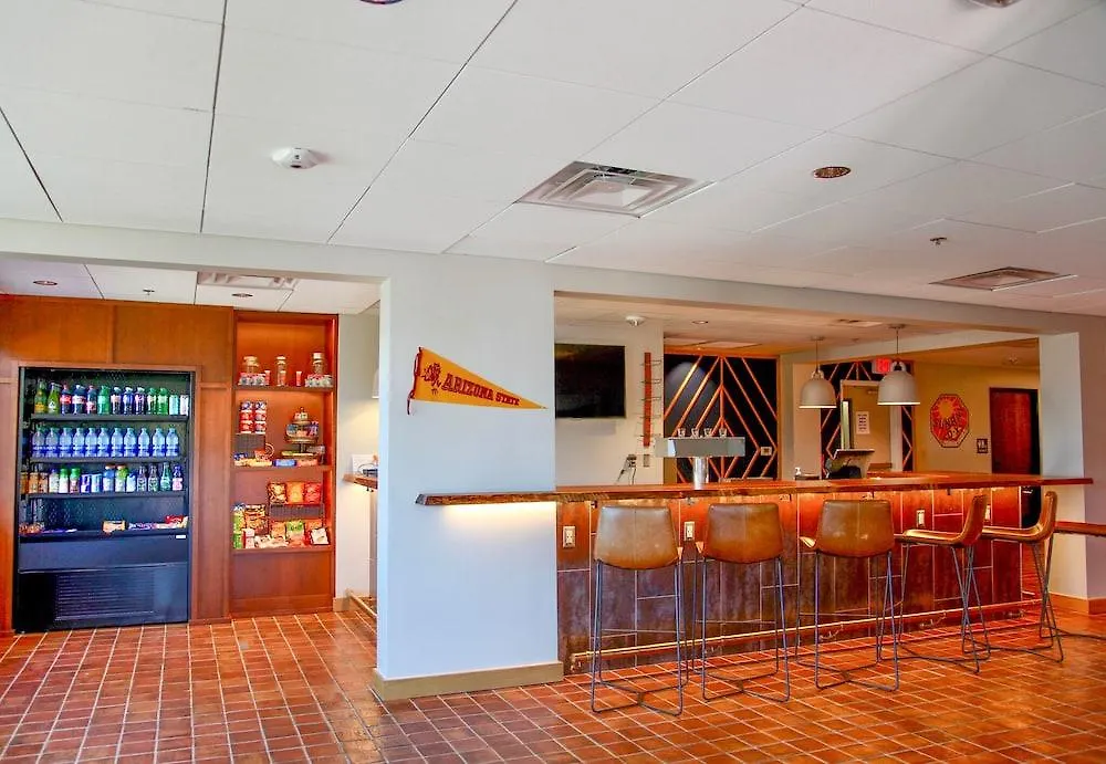La Quinta Inn & Suites By Wyndham Tempe University, Phoenix Hotel