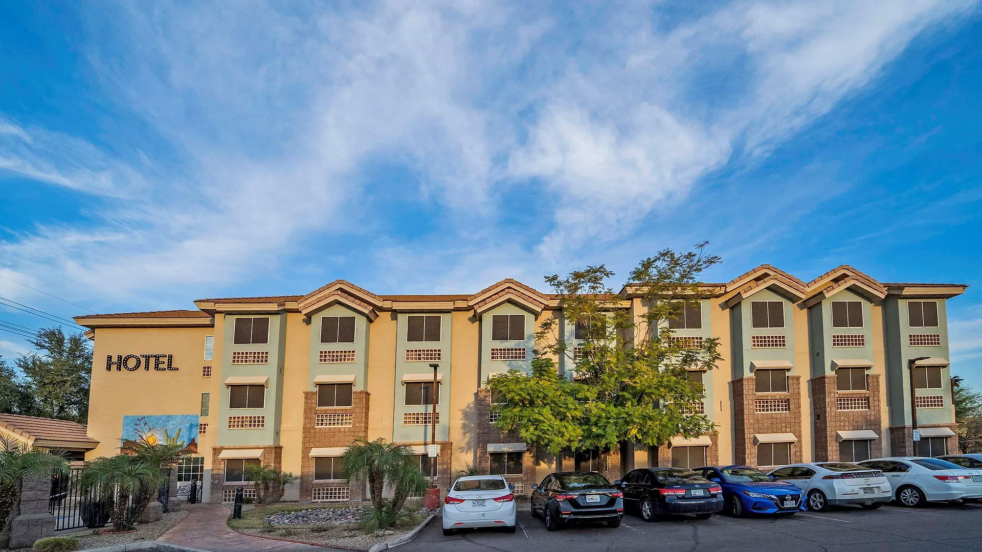 La Quinta Inn & Suites By Wyndham Tempe University, Phoenix Hotel