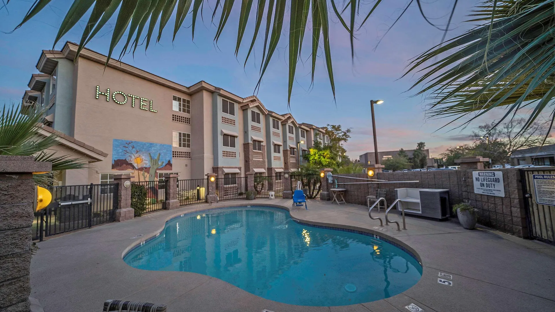 La Quinta Inn & Suites By Wyndham Tempe University, Phoenix Hotel