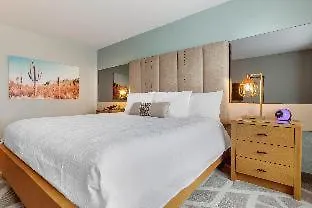 La Quinta Inn & Suites By Wyndham Tempe University, Phoenix Hotel