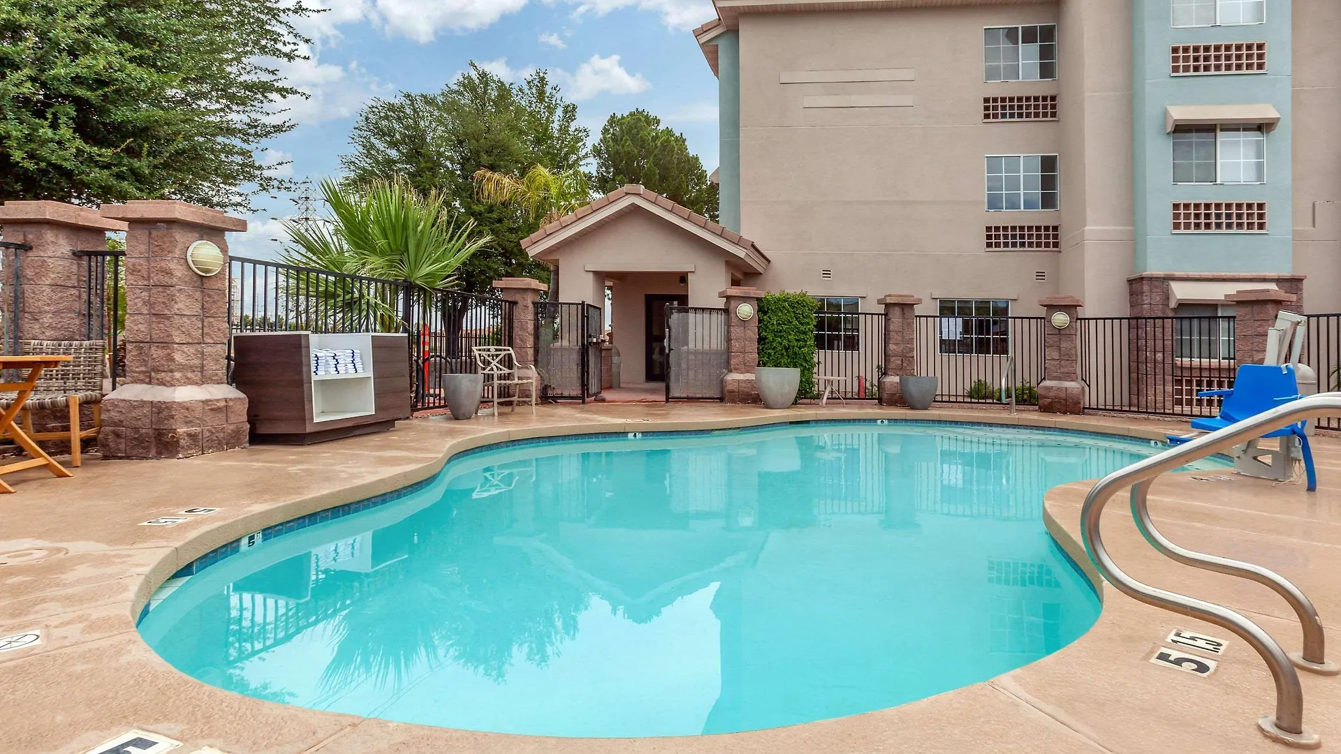La Quinta Inn & Suites By Wyndham Tempe University, Phoenix 2*,  United States